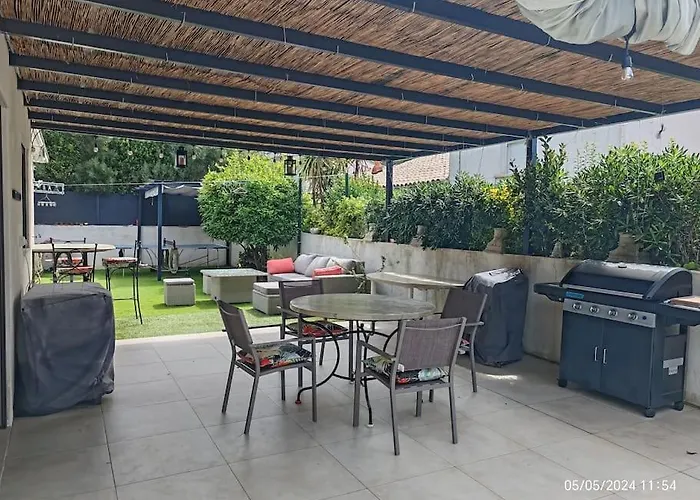 Casa vacanze Au Calme Avec Piscine, 600 M De La Saint-Raphaël
