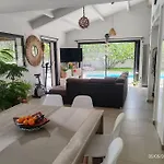 Holiday home Au Calme Avec Piscine, 600 M De La Saint-Raphael (Var)