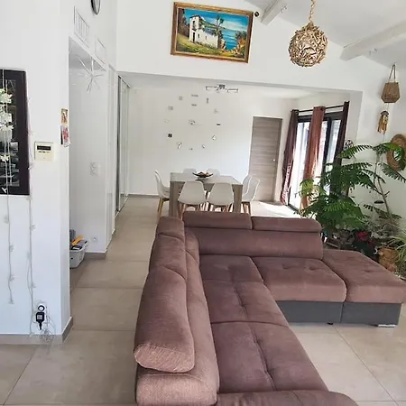 Au Calme Avec Piscine, 600 M De La *