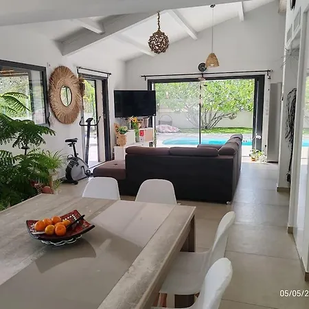 Casa vacanze Au Calme Avec Piscine, 600 M De La Saint-Raphaël